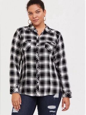 NWOT Torrid Challis Button-Down Long Sleeve Shirt Size 2X Black White